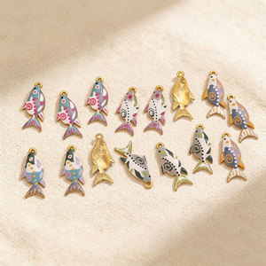 Dijes Personalizados Impermeables de Acero Inoxidable 316L con Baño de Oro de 14k/18k y Esmalte, con Diseño de Pez, para la Fabricación de Joyas, Pulseras y Collares - Product Image 1
