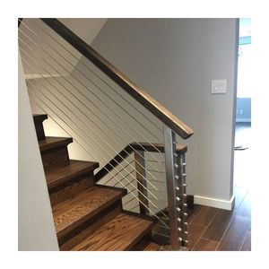 Ringhiera in Cavo d'Acciaio Inox con Corrimano in Legno - Product Image 1