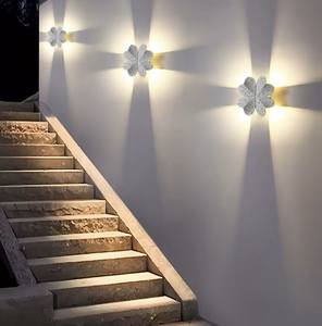 Lámpara de pared LED de estilo exquisito con diseño de trébol de cuatro hojas, montada en superficie para dormitorio, lámparas de pared LED. - Product Image 3