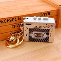 Porte-clés créatif rétro en forme de lecteur de cassette, motif tendance, pour sac à dos, clé de voiture, cadeau