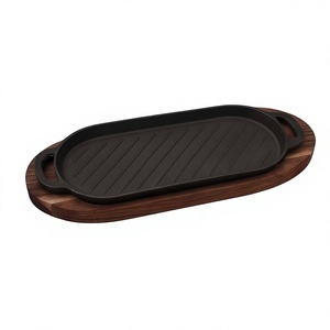 Plato para asar de madera y metal duradero para servir alimentos calientes, asar carne y presentar con estilo en la mesa de la cocina. - Product Image 1