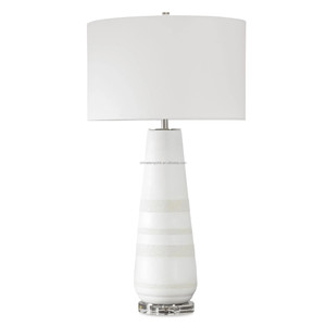 Lampe de table artisanale moderne en céramique émaillée marbrée vert émeraude |   Éclairage côtier audacieux pour les espaces d'hôtel et les salons - Product Image 5