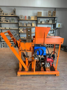 Presse à briques hydraulique diesel en vente, fonctionne partout sans <span class=keywords><strong>électricité</strong></span> <span class=keywords><strong>pour</strong></span> des briques autobloquantes à haute densité, machine à fabriquer des briques - Product Image 2