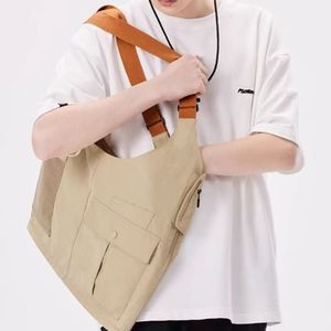 Gilet de pêche multifonctionnel convertible en sac à bandoulière, respirant, léger, couleur unie, polyester, collection Printemps 2026, pour homme - Product Image 2