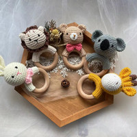 Anneau en bois personnalisé, quantité minimale de commande apaisant pour nouveau-né, motif Animal, crochet, coton, hêtre, cadeau, jouet hochet tricoté