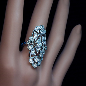 Anello Vintage Stile Reale con Diamante Sintetico e Motivo a Cristallo per Donne, Tono Argento, Regalo di Fidanzamento, Accessorio Moda per Uso Quotidiano e Feste - Product Image 3