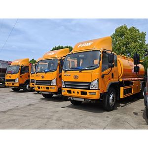 รถบรรทุกน้ำมัน HOWO 4X2 2200 ลิตร สำหรับขนส่งน้ำมันหลายประเภท ปรับแต่งได้ตามมาตรฐานไอเสียและระบบพวงมาลัย ผลิตในประเทศจีน ได้รับการรับรองมาตรฐาน ISO และ CCC - Product Image 1