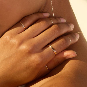 Gemnel Mini Black Diamond <span class=keywords><strong>Petite</strong></span> Fairy <span class=keywords><strong>Light</strong></span> Band Bague fine empilable en argent sterling 925 Bijoux fins - Product Image 4