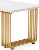 Table de salle à manger de luxe moderne avec toit en marbre sur les pieds en métal doré