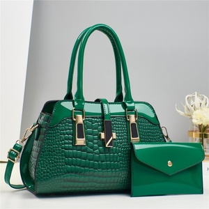 <span class=keywords><strong>Sac</strong></span> seau élégant en <span class=keywords><strong>cuir</strong></span> PU imperméable à motif alligator, grande capacité, avec bandoulière en tissu pour usage quotidien - Product Image 6