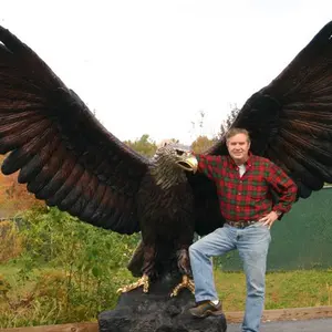 Casting custom flying large bronze eagle sculpture for sale