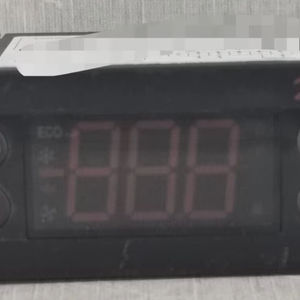 ПЛК Лот 2 ERC 112C 080G3202 Красный дисплей Контроллер программирования - Product Image 1