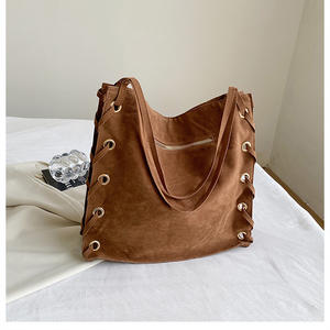 Женская Замшевая сумка через плечо с бахромой - Product Image 4