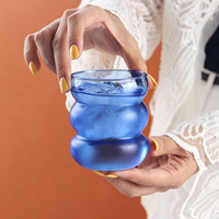 Gobelet en verre coloré en forme de calebasse Creative Wave, Tasse à boisson froide dégradé bleu tendance, Mug pour jus, eau pétillante et café