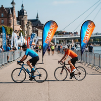 Drapeau personnalisé à sublimation avec mât en fibre de verre et base pour vélo, drapeau de plage durable pour publicité extérieure, drapeau droit