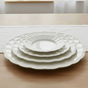 Grosir piring timbul Prancis Court antik, piring pengisi daya kerang <span class=keywords><strong>Lotus</strong></span> putih Tiongkok tulang halus untuk pernikahan - Product Image 1