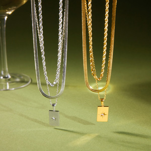 Collar de cadena de acero inoxidable de tres capas con colgante de estrella cuadrada para regalo - Product Image 4