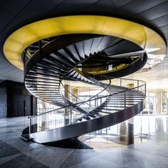 Escalera Curva Iluminada <span class=keywords><strong>con</strong></span> Luces <span class=keywords><strong>LED</strong></span>, de Acero y Madera, Duradera, para Interiores, para Casas de Lujo - Product Image 2