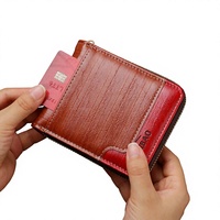 Dompet Pria Gaya Retro Eropa Amerika dengan Patchwork Kulit PU Horizontal, Blok Warna, Resleting, Panjang Pendek, dan Slot Multi-Kartu.