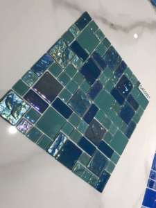 Mosaico de Vidrio Iridiscente de 4mm para <span class=keywords><strong>Paredes</strong></span> con Rejilla, Fácil de Instalar para Piscinas - Product Image 4