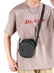 Sac banane de sport imperméable en nylon recyclé, forme tonneau, réglable, pour la randonnée, la course et la marche en extérieur - Product Image 4