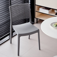Chaise de salle à manger en plastique empilable, style crème, moderne et épaissie, pour salon et bar, usage commercial et domestique, idéale pour une utilisation prolongée.