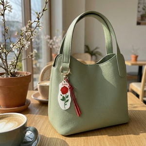 Porte-clés en acrylique à imprimé floral mignon en gros, cordon à pompon coloré, logo personnalisé, cadeau souvenir, breloques pour femmes - Product Image 5