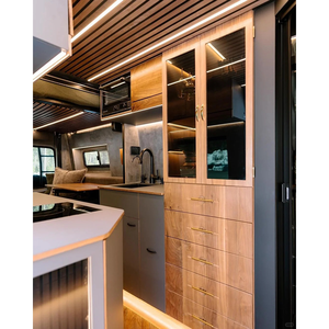 Modification personnalisée de camping-car avec bureau intégré et installation multimédia, finition scandinave pour le télétravail et les voyages hors réseau - Product Image 3