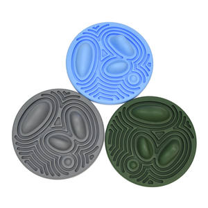 Venta al por mayor Anti-asfixia perro rompecabezas cuenco antideslizante de silicona alimentador lento perro lamer Mat para perros gatos - Product Image 1