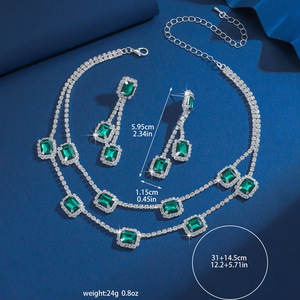 Ensemble de boucles d'oreilles et collier en émeraude et diamant de luxe avec pompon carré - Accessoires de mariage en gros - Product Image 5