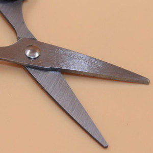 Ciseaux de bureau, ciseaux à papier pour étudiants, ciseaux de cuisine en acier inoxydable, ciseaux d'artisanat pour enfants, ciseaux à un yuan - Product Image 1