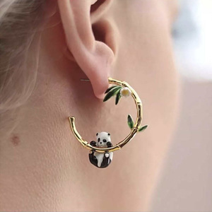 Orecchini a Cerchio con Panda Carino in Bambù per Donne, Accessori per Orecchie a Forma di Animale per Uso Quotidiano - Product Image 1