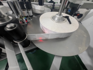 Máquina Automática de Etiquetado para la Industria de Biotecnología y Laboratorios y Productos para el Cuidado de la Salud - Product Image 2