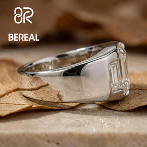 แหวนเพชร CVD VVS รับรองโดย IGI แหวนสามเม็ดเงินแท้ 925 ประดับเพชร Emerald สร้างในห้องปฏิบัติการ แหวนหมั้นเพชร - Product Image 2