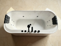 Baignoire autoportante moderne en acrylique personnalisable avec fonction cascade massante à 10 jets, robinet inclus, design européen moderne