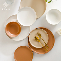 FENN 16 pièces 18 pièces 24 pièces Assiettes en porcelaine nordique, Ensemble de vaisselle moderne en céramique pour hôtel, Ensemble de plats de cuisson, Service de table pour restaurant