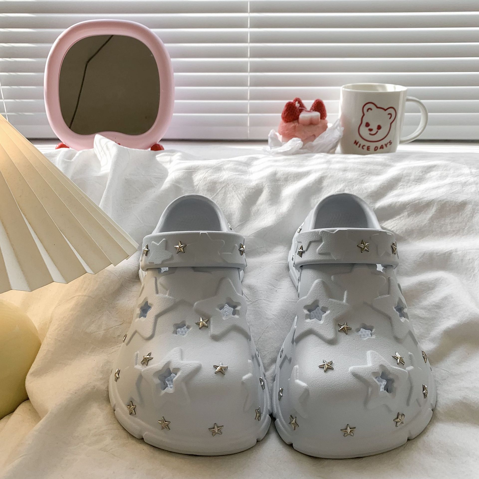 สีฟ้า (พร้อมเครื่องประดับรูปดาว)