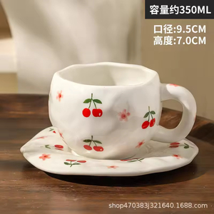 Taza de cerámica creativa de forma irregular hecha a mano y platillo a juego con asa redonda - Product Image 4