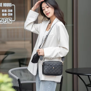 Bolso de Hombro Moderno y Espacioso con Diseño de Caramelo en PU para Invierno, Gran Venta Especial - Product Image 2