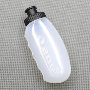 Muestra gratuita de botella de agua deportiva de plástico exprimible para bicicletas que es ligera, portátil e ideal para montar ligero - Product Image 3