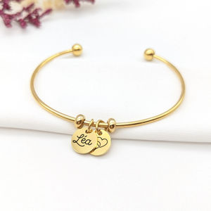 Cynya <span class=keywords><strong>Bracelet</strong></span> jonc ouvert personnalisé avec médailles gravées et breloque nacrée Cadeau <span class=keywords><strong>de</strong></span> <span class=keywords><strong>naissance</strong></span> à la mode pour <span class=keywords><strong>maman</strong></span> - Product Image 1