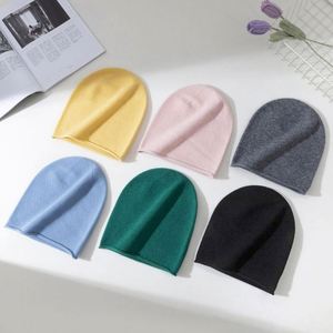 Vente en gros de bonnets en laine mérinos d'Australie, sans couture, couleur unie, pour femmes et hommes - Product Image 2