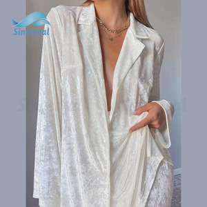 Pigiama Personalizzato in Velluto a Due Pezzi per Donna, Completo Invernale con Colletto Rovesciato - Product Image 4