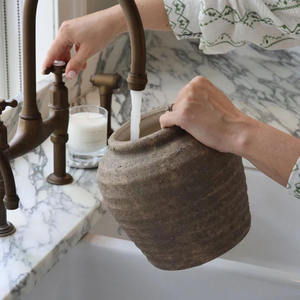 مزهرية زهور من السيراميك بتصميم فني ريفي عالي الجودة ، مزهريات ديكور منزلي حديثة فريدة من نوعها ، مزهريات حجري للمنزل وديكور الطاولة - Product Image 4