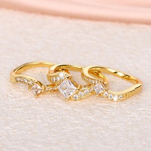Set di Tre Anelli Curvi con Zirconi Quadrati per Donne, Gioielli di Moda con Micro Pavé per Fidanzamento - Product Image 4