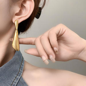 Pendientes Largos de Gota Gruesos con Forma de Lágrima, Chapados en Oro de 18K, para Mujer, Modernos, Geométricos, para Bodas, Fiestas de Graduación - Product Image 2
