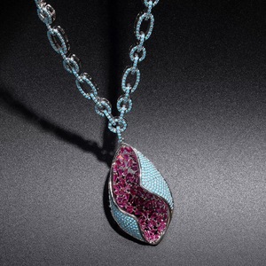 Ювелирный набор Bella Viva Luxury Wave Design с розовыми и бирюзовыми кубическими циркониями, серьги и ожерелья из меди с платиновым покрытием - Product Image 3