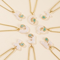 Collier pendentif en fer avec 26 lettres de l'alphabet, bijoux personnalisés avec initiales, pour unisexe, accessoire de mode tendance pour les fêtes