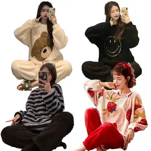Uma ampla seleção de outono e inverno cartoon tripulação pescoço flanela das mulheres pijamas calças de manga comprida das mulheres duas peças conjuntos