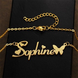 Collar con Nombre de Mariposa de Acero Inoxidable con Efecto Brillante, Chapado en Oro de 18K PVD, Collares con Nombre Personalizado - Product Image 4